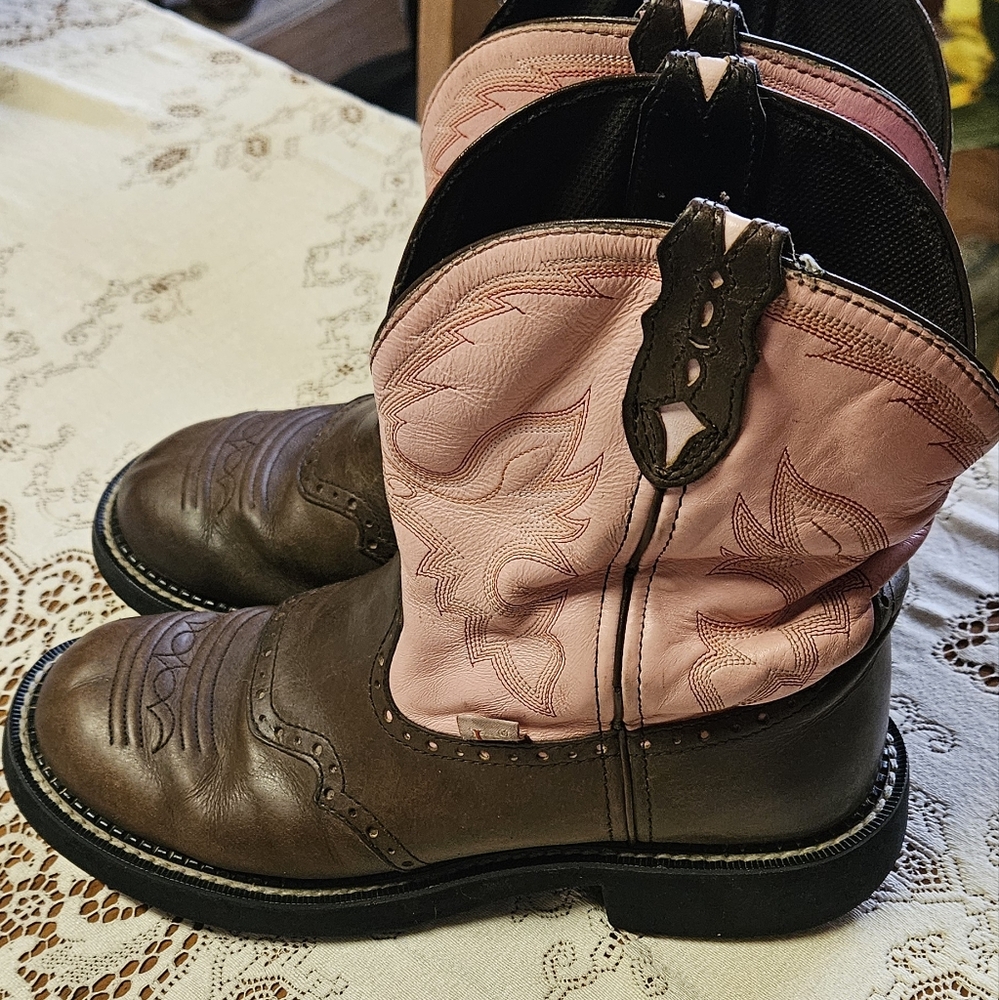 Justin Boots Women's Pink and Brown Ankle Booties - Picture 4 of 4